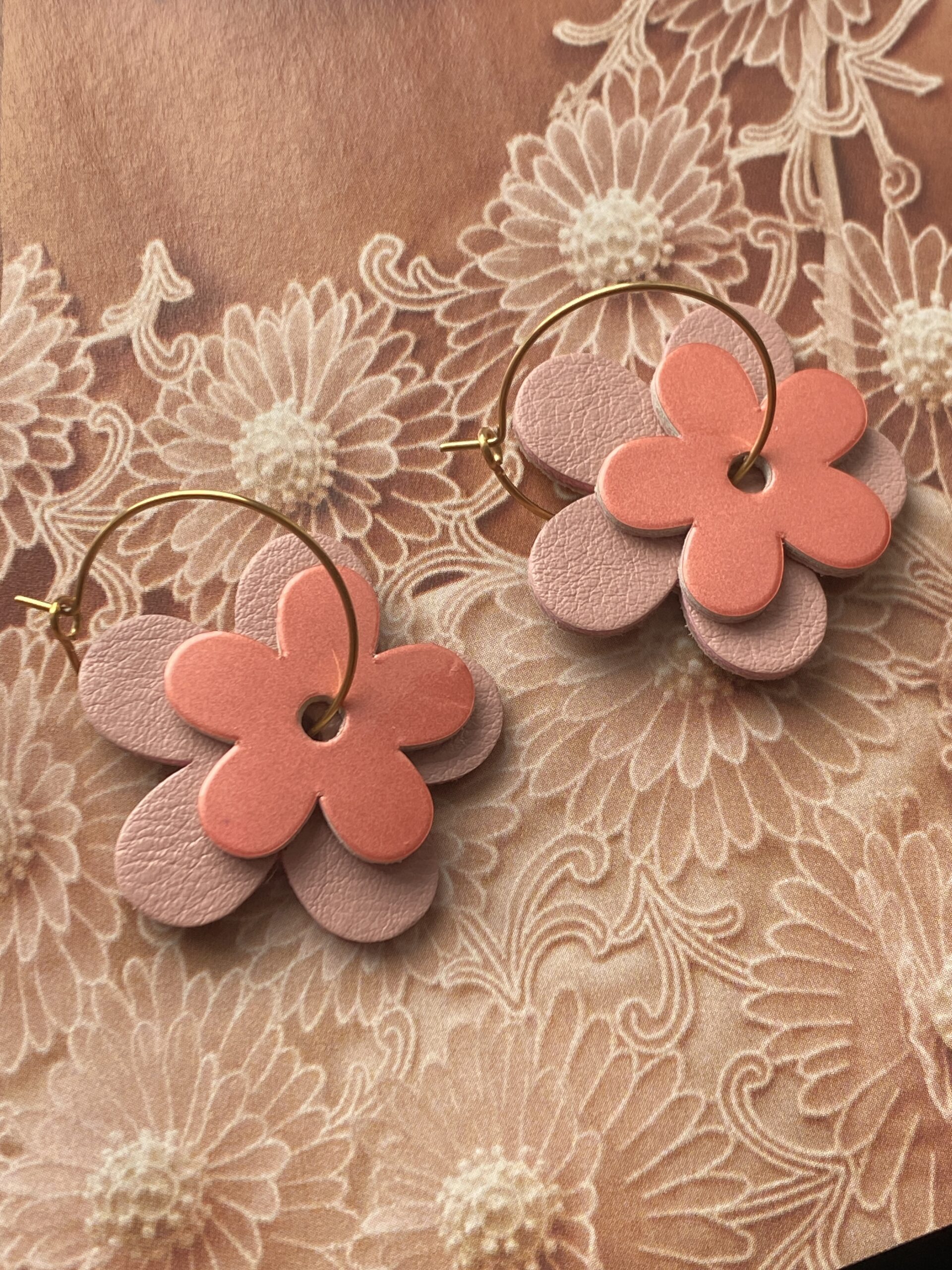 Créoles Duo Daisy Nude Vernis Corail – Image 2