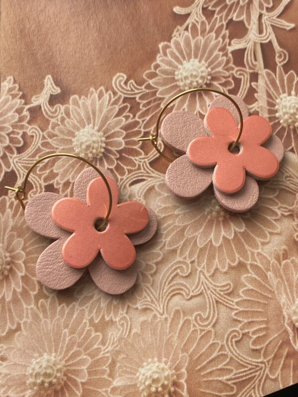 Créoles Duo Daisy Nude Vernis Corail – Image 2