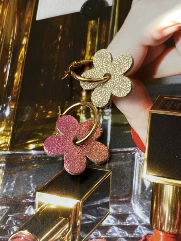 Créoles Mini Daisy Réversible Coucher De Soleil Rose Doré – Image 3