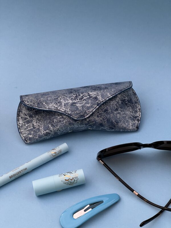 Etui à lunettes Charlie bleu & argenté – Image 3