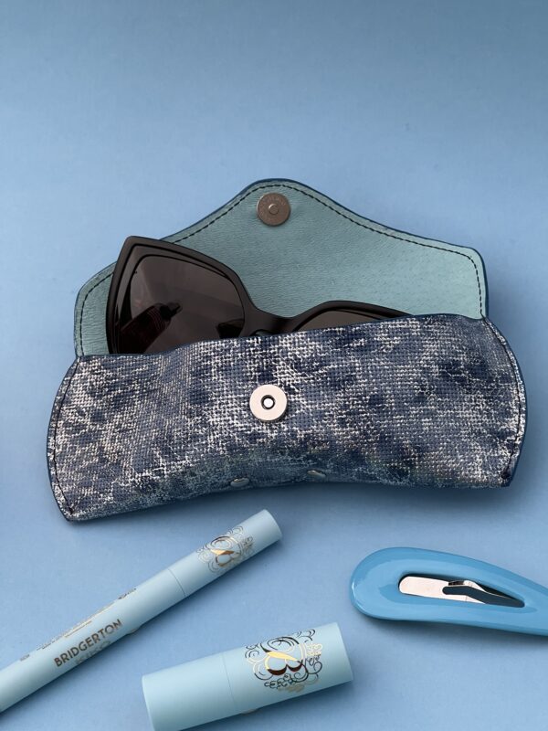 Etui à lunettes Charlie bleu & argenté – Image 2