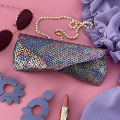Etui à lunettes violet texturé lézard