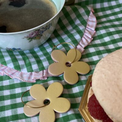 Créoles Daisy jaune nacré