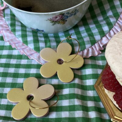 Créoles Daisy jaune nacré